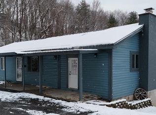 127 N Dakota Ave, Mount Hope, WV 25880