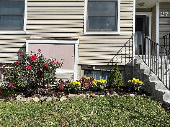 2nd image of 27 Brewster Woods Dr
