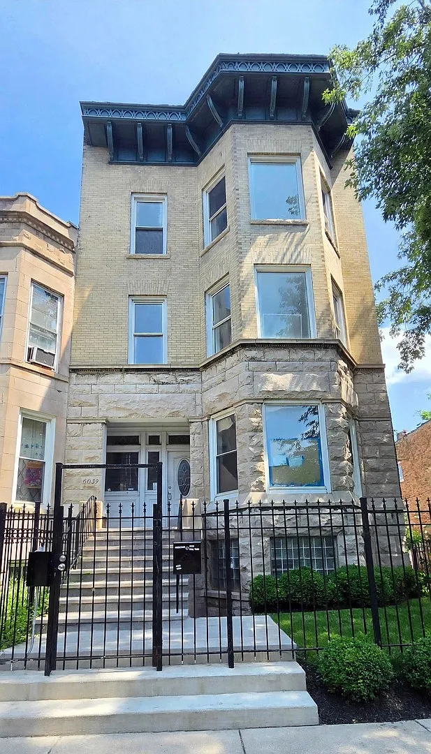 6039 S Eberhart Ave — Photo 1