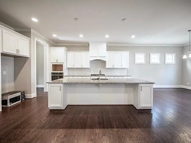 1013 Merrifield Dr — Photo 5