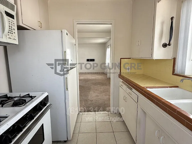 3720-26 Yosemite St #3726 — Photo 12