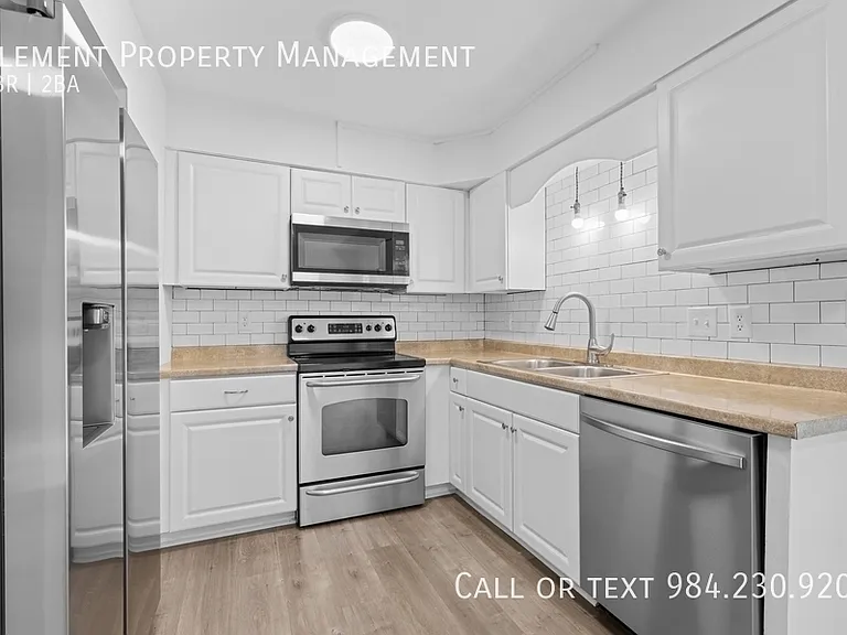 1208 Manassas Ct #A — Photo 9