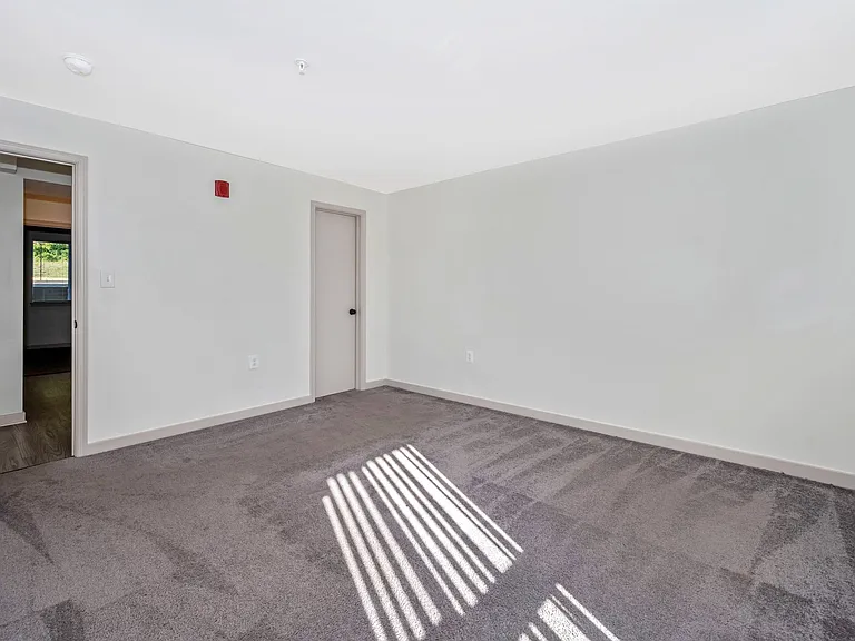 Hilltop Apartments — Photo 21