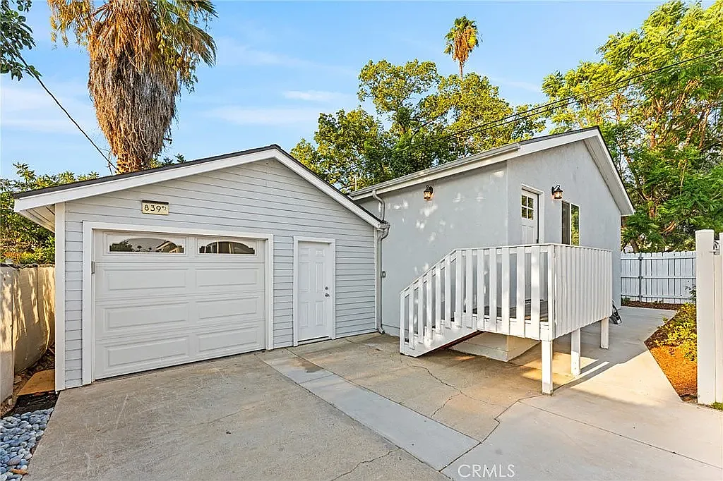 839 E Citrus Ave — Photo 2