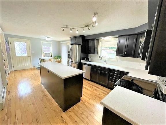 4th image of 9 Jeannette Avenue
