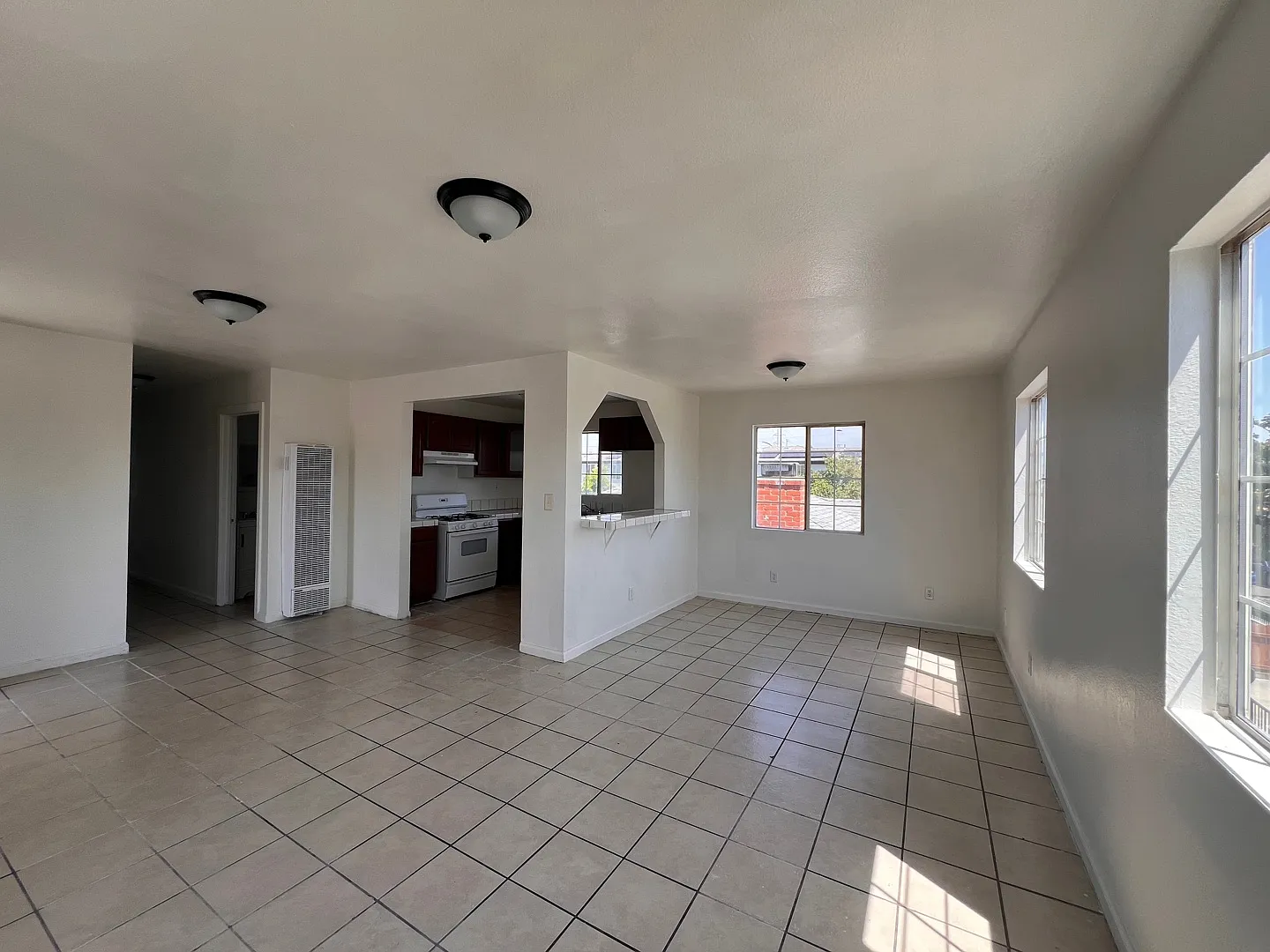 4 bed, 1412 sqft, $3,000 — Photo 2