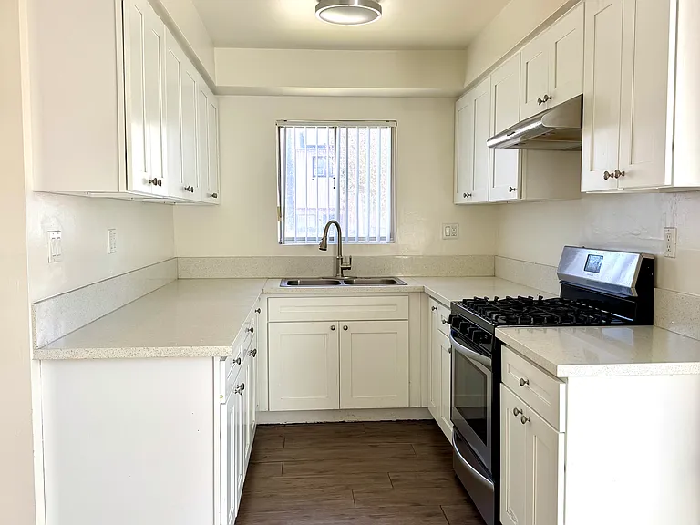 331 N Vecino Dr #1 — Photo 9
