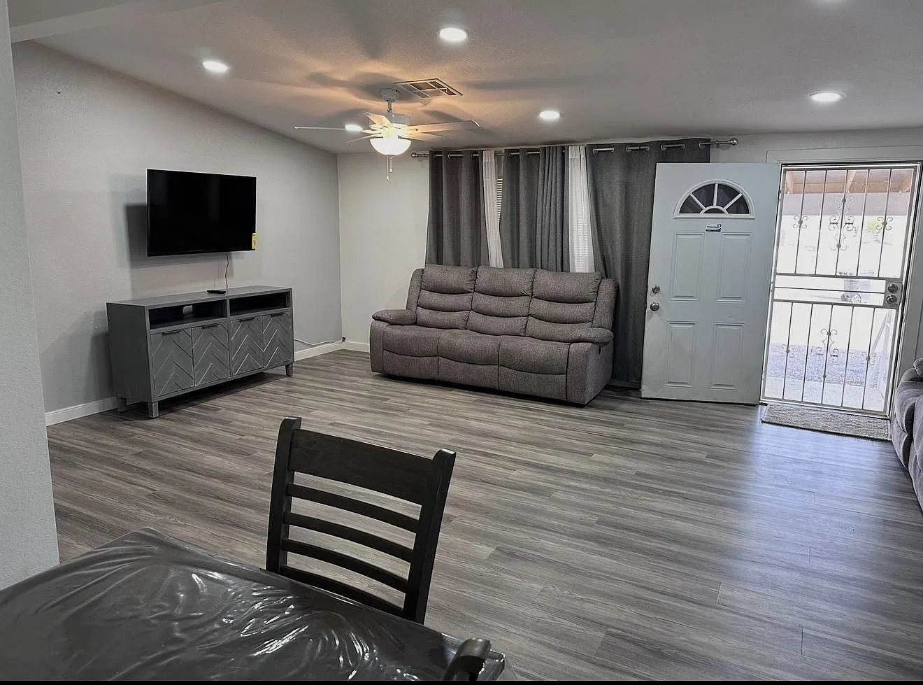 3 bed, 1445 sqft, $2,700 — Photo 2