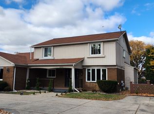 32032 Schoolcraft Rd, Livonia, MI 48150