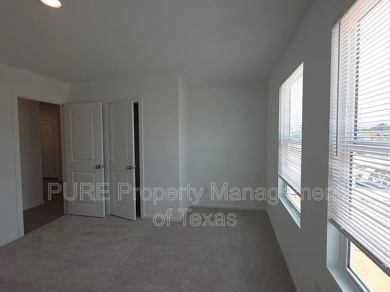 313 Stratus Ln — Photo 28