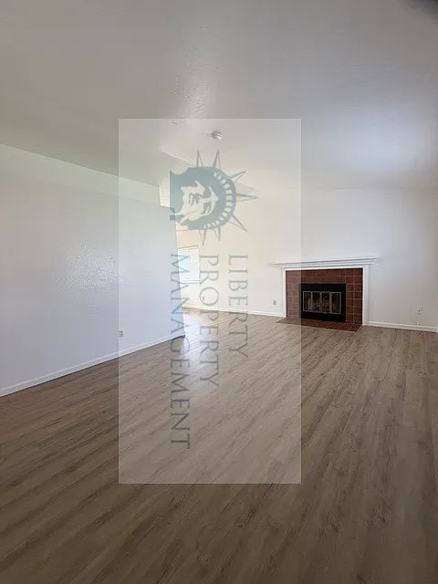3 bed, 1143 sqft, $2,895 — Photo 2