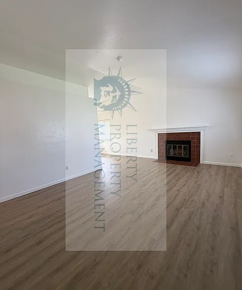 1949 Plymouth Dr — Photo 2