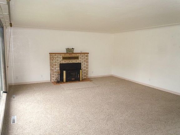 3rd image of 1304 Hensley St NE