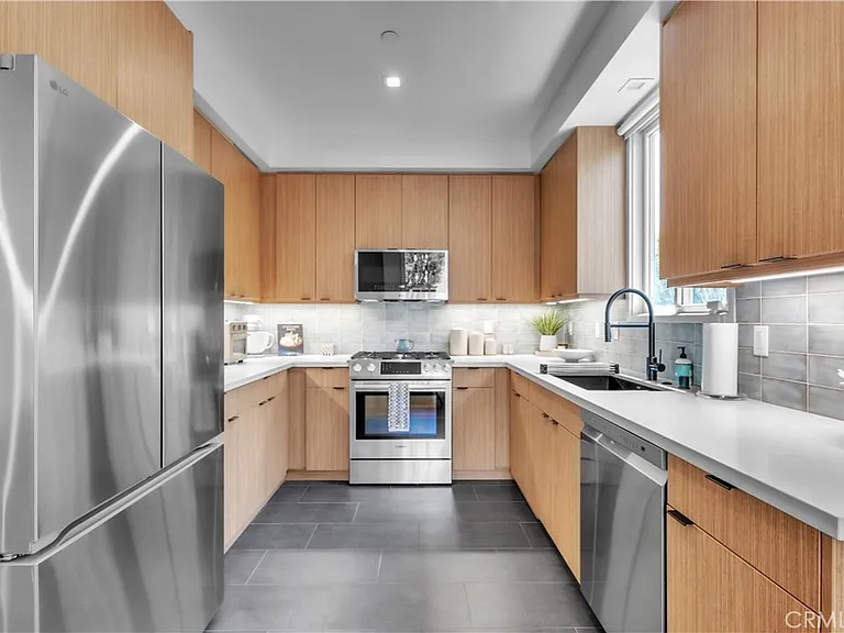 532 W Elk Ave #1 — Photo 7