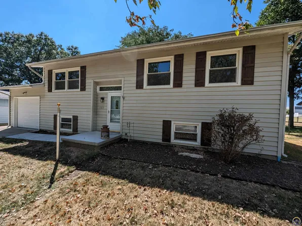 1325 Frontier Way, Emporia, KS 66801