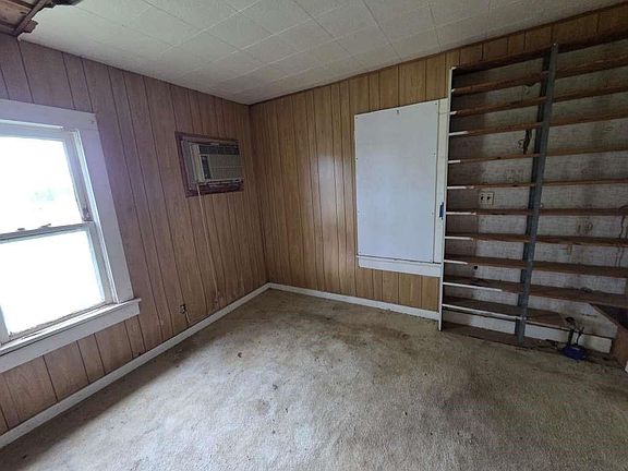 5th image of 204 E Bryan Ave