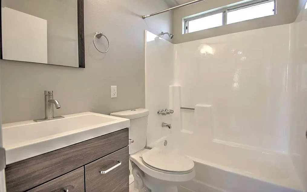 2 bed, 770 sqft, $3,275 — Photo 3