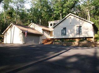 9 Lilac Ln, Paupack, PA 18451