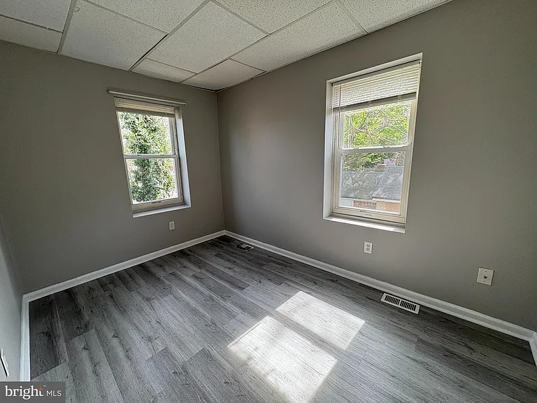 80 Alden Ave — Photo 8