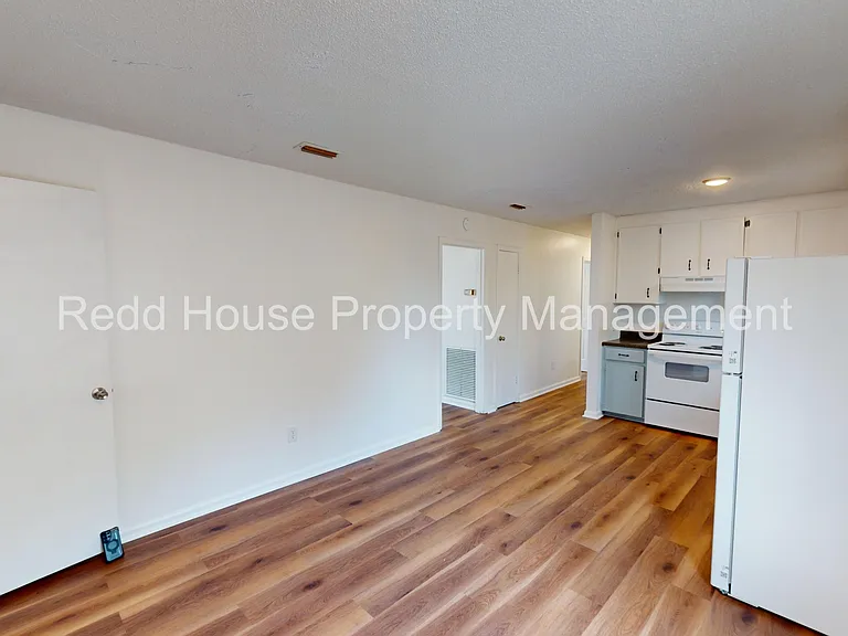 600 Howell St — Photo 15