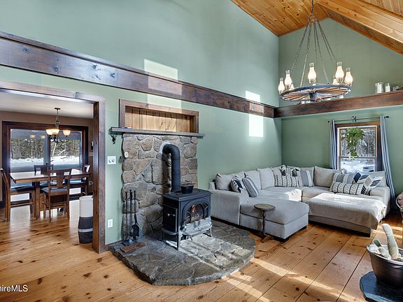 4th image of 593 Woodmere Rd