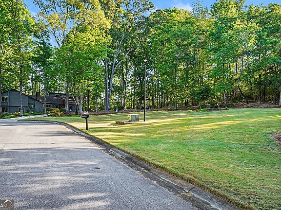 4th image of 2467 Laurel Ridge Pl SW