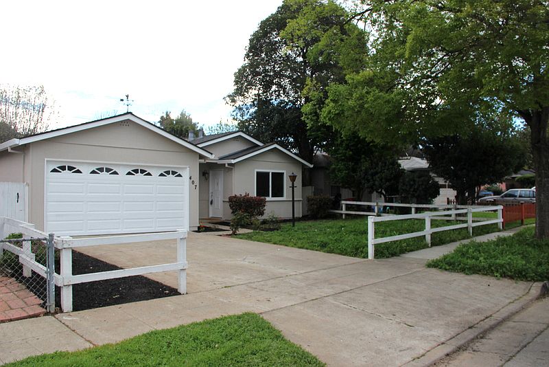 1st image of 407 Harmony Ln
