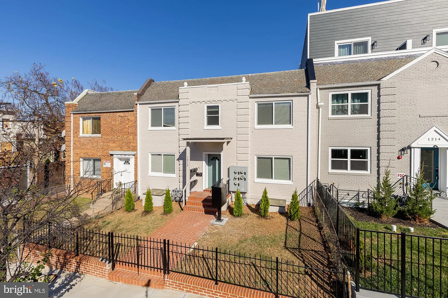 1210 Meigs Pl NE photo 1