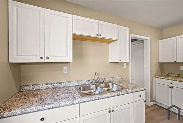 1117 Superior Ave — Photo 10