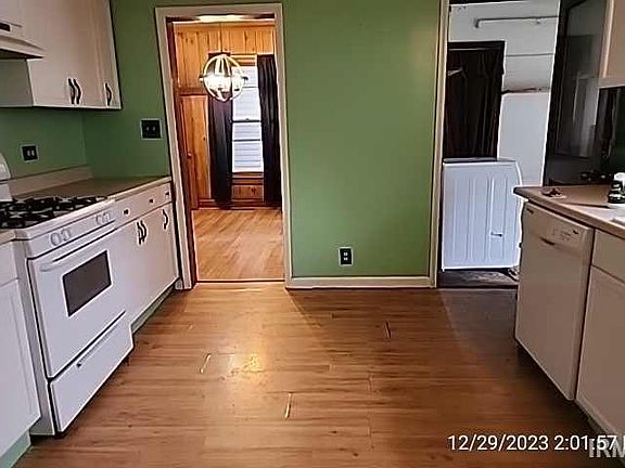 5th image of 913 W Marion St