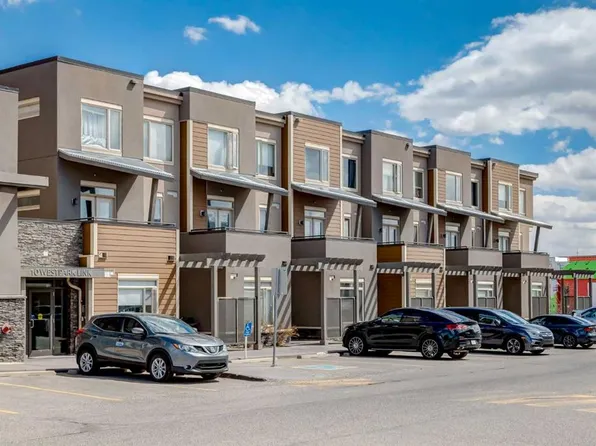 10 Westpark Line SW #207, Calgary, AB T3H 0Y5