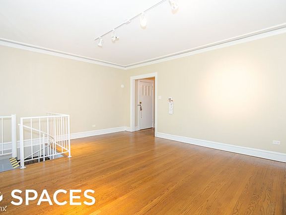 2nd image of 4432 N Malden St