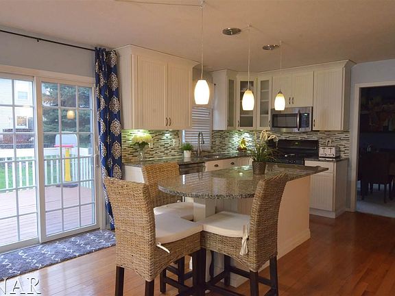 3rd image of 45 Breckenwood Ct