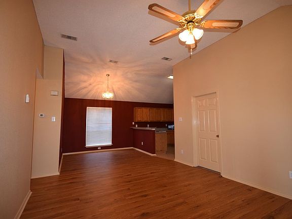 2nd image of 1143 Southpointe Dr