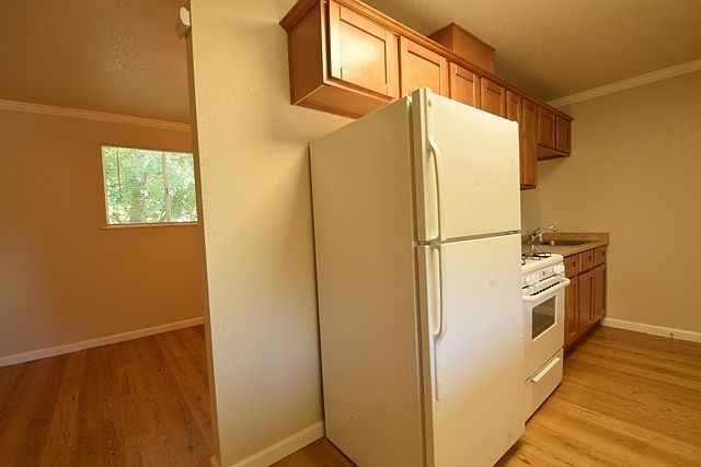 1st image of 111 6th St APT 8