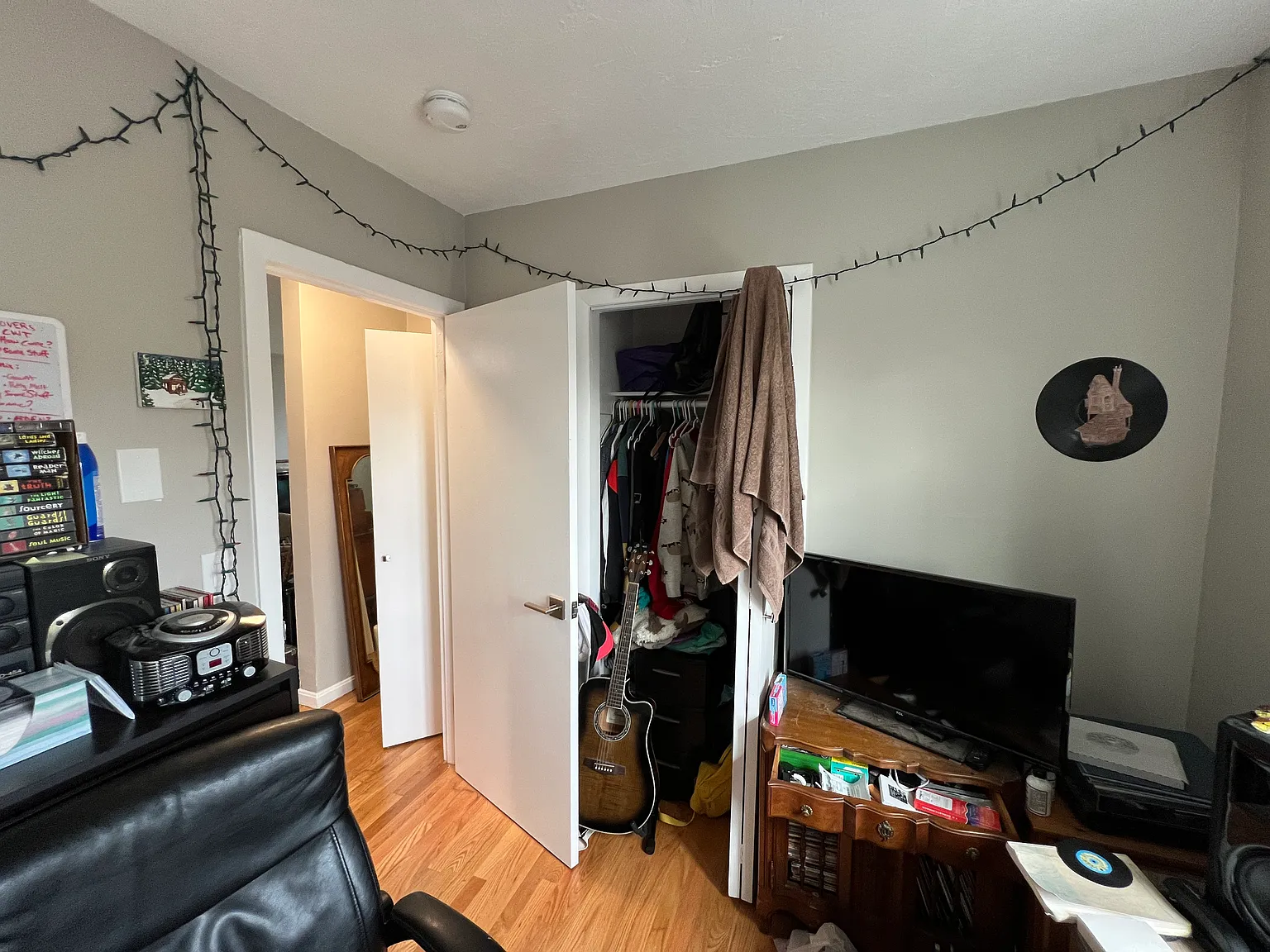 2 bed, 999 sqft, $3,000 — Photo 3