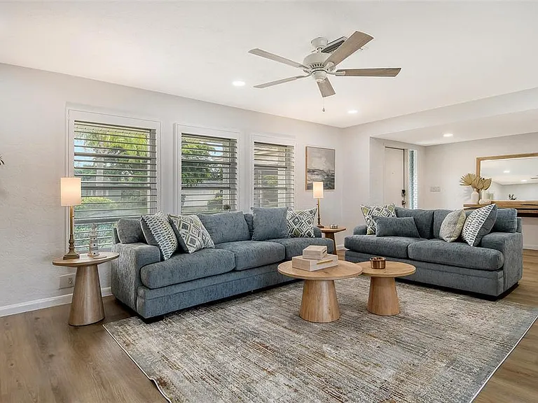 6722 Roxbury Dr — Photo 13