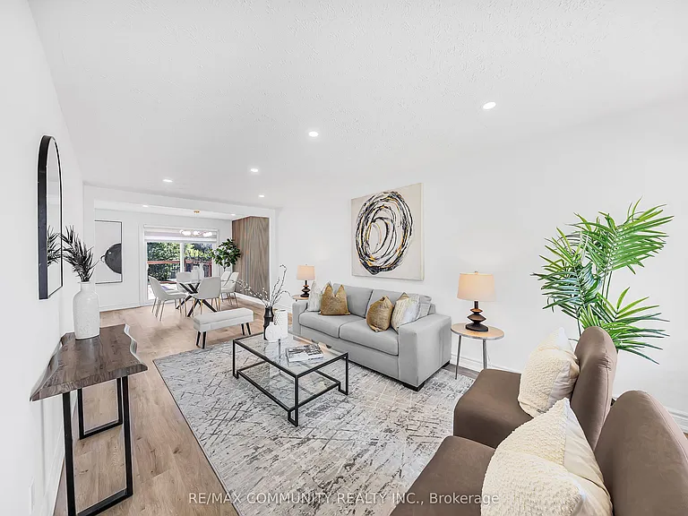 733 Lublin Ave — Photo 1