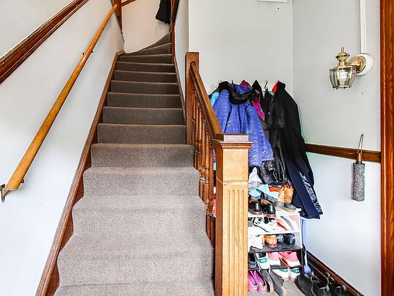2nd image of 3243 N Hoyne Ave