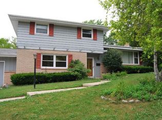 5316 Olympia Ln, Greendale, WI 53129