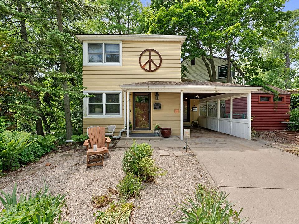 1st image of 3061 N Gordon CIRCLE