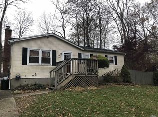 12 Nymph Rd, Rocky Point, NY 11778