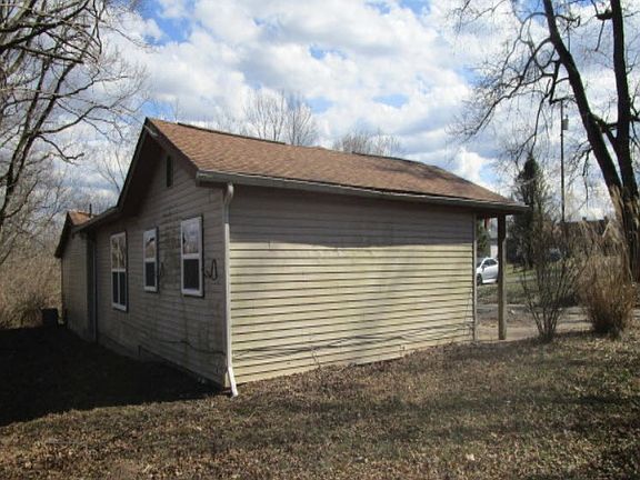 4th image of 3947 Biehl Ave