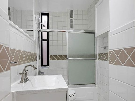 5th image of 327 E 3rd St APT 5C