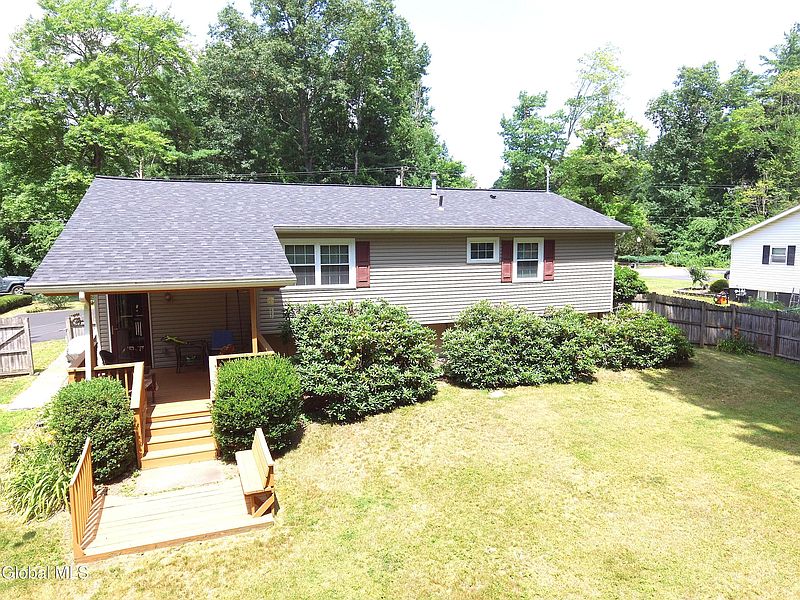 4th image of 132 Hutchins Road