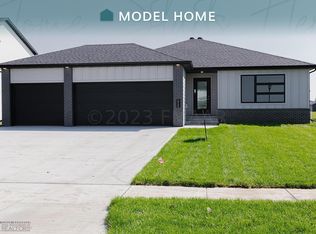 10136 Concord Dr, Horace, ND 58047