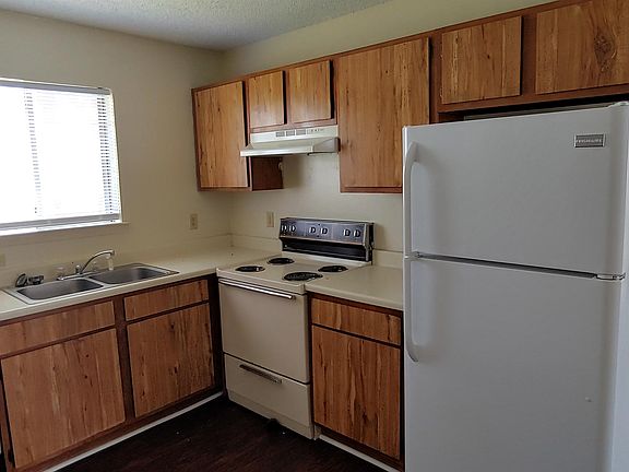 2nd image of 2003 Longmire Ct APT 8