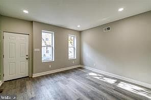 4th image of 160 East St
