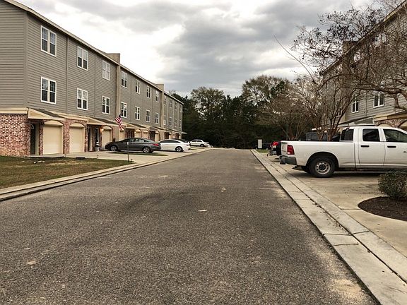 4th image of 302 Peach St