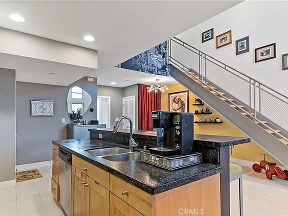 5th image of 522 S Brea Blvd